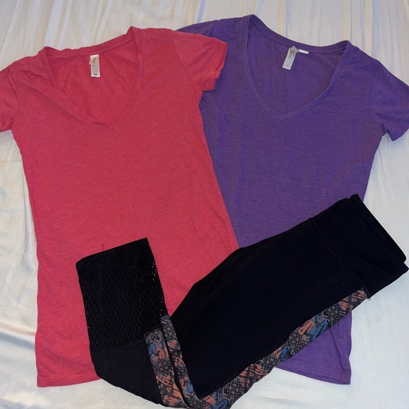 THREADS FOR THOUGHT LOT 2 SCOOP NECK TEES, CROPPED LEGGINGS LOT XS - Picture 1 of 6